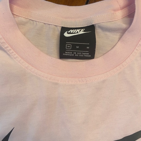 Nike pink crop top size medium - Picture 2 of 2